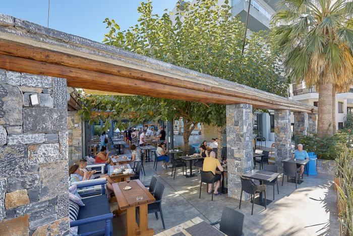 pollis hotel