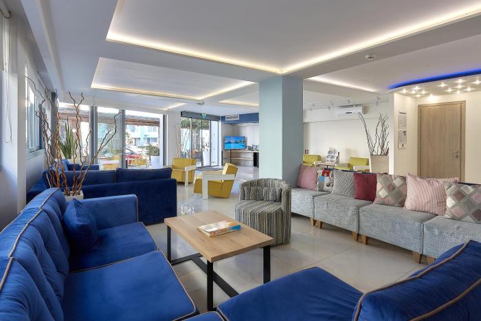 pollis hotel