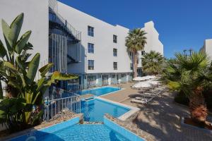 pollis hotel
