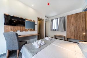 pollis hotel