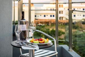 pollis hotel