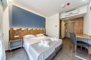 pollis hotel