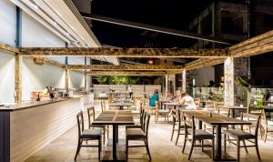 pollis hotel