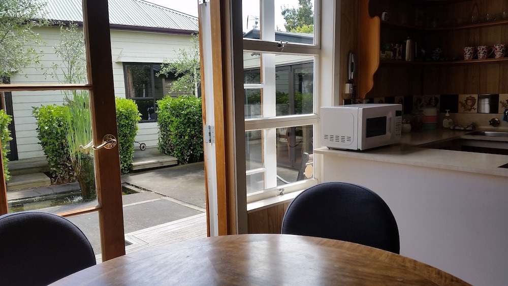 designer cottage bandb