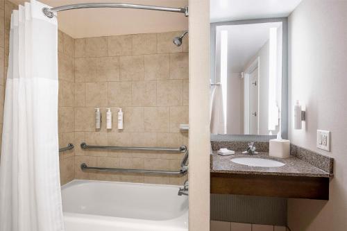 hilton garden inn cleveland downtown