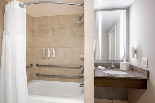 hilton garden inn cleveland downtown