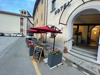 Hotel Caffe Verdi - 24 Hours Reception,Massa Pisana>>Cascina,3 star