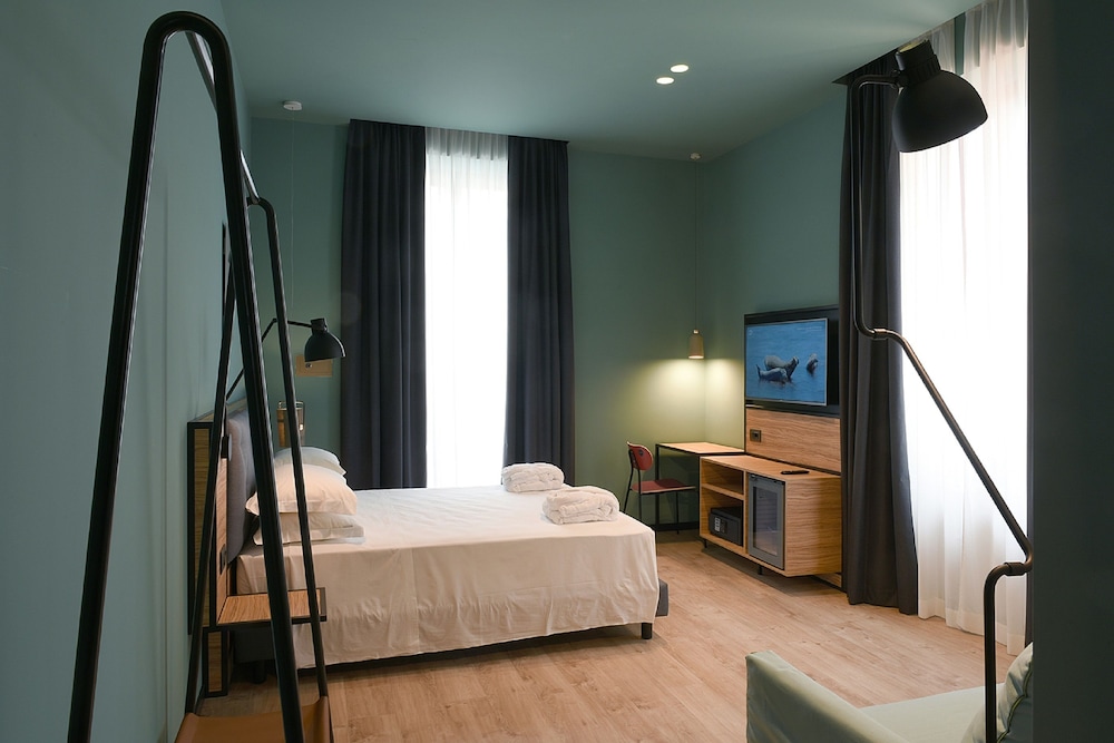 the poet hotel