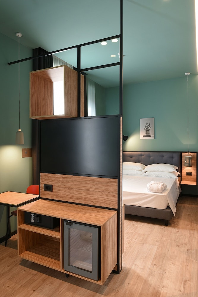 the poet hotel