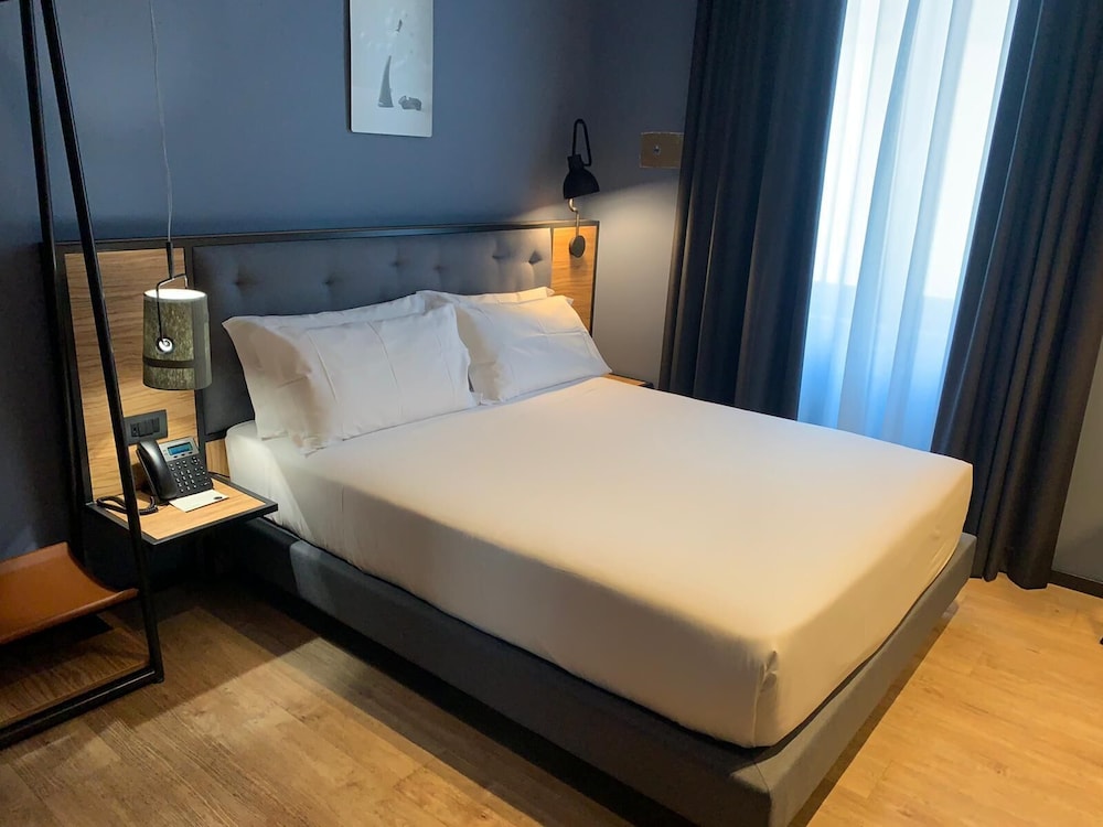 the poet hotel