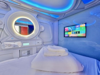 atypicap capsule hostel