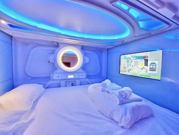 atypicap capsule hostel