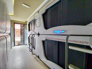 atypicap capsule hostel