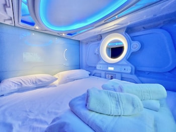 atypicap capsule hostel