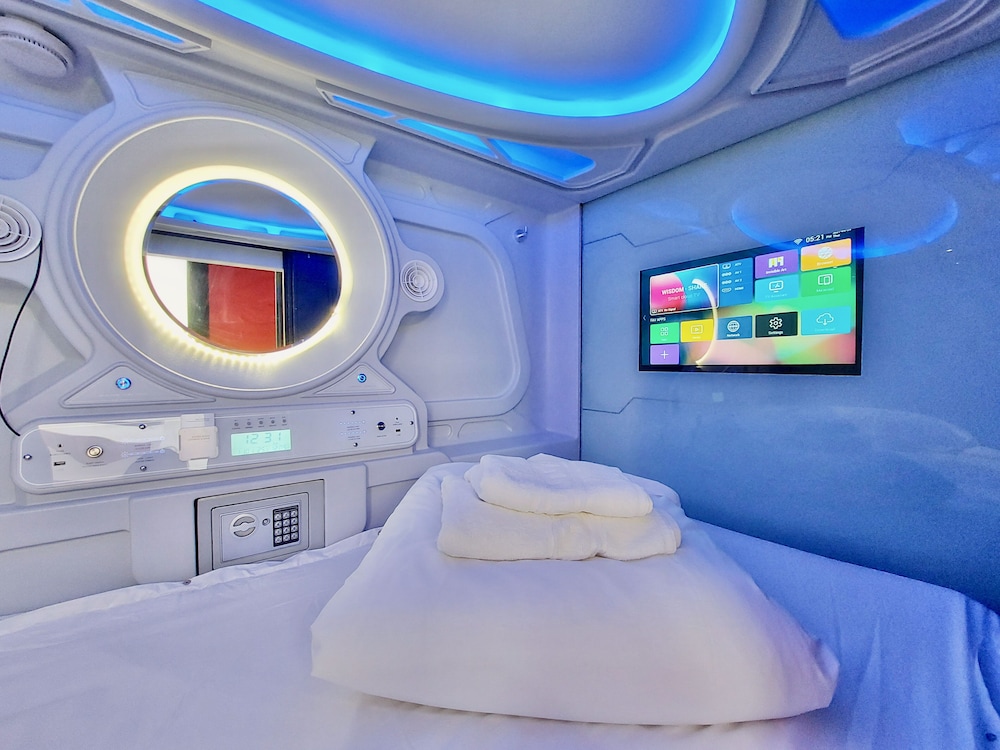 atypicap capsule hostel