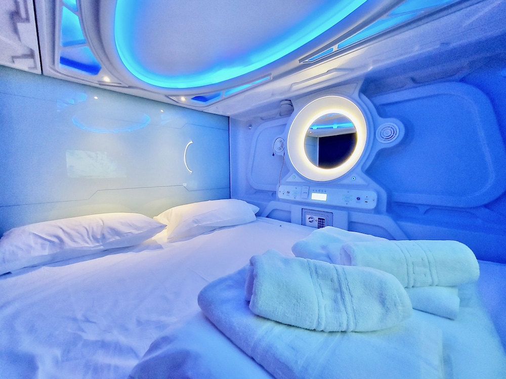 atypicap capsule hostel