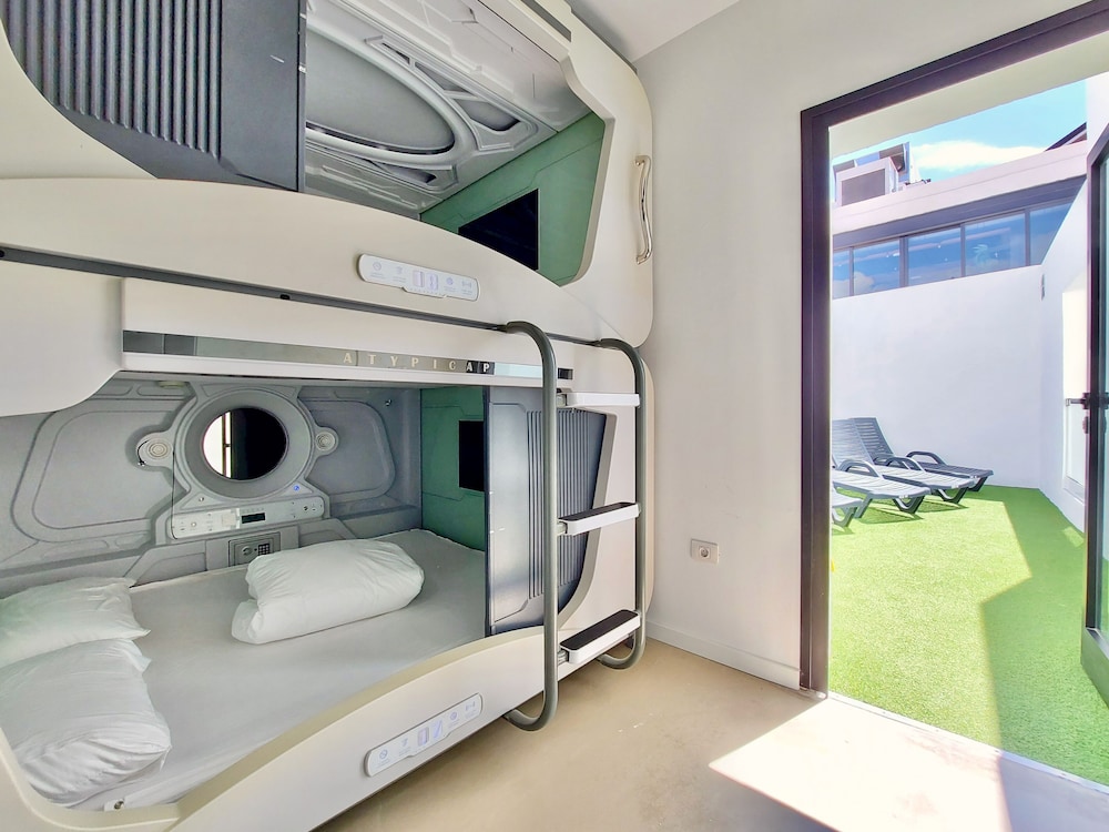 atypicap capsule hostel