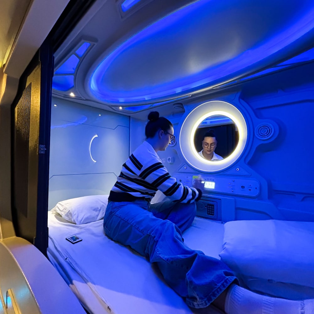 atypicap capsule hostel