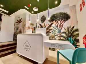 atypicap capsule hostel