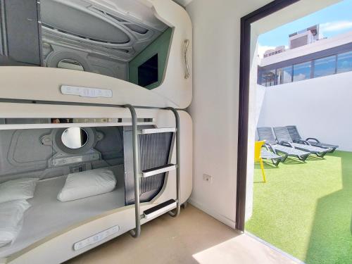 atypicap capsule hostel