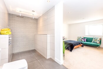 immaculate 4 bed cottage in lincoln