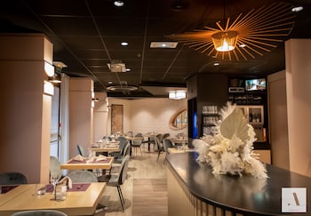 kyriad nevers centre