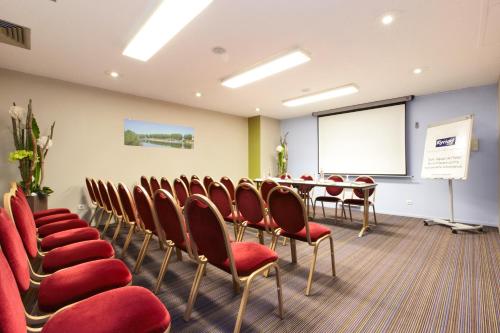 kyriad nevers centre