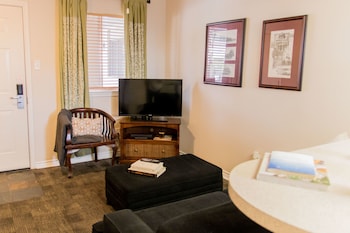 vineyard court designer suites hotel