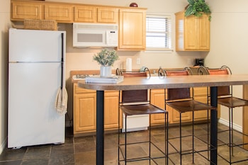 vineyard court designer suites hotel