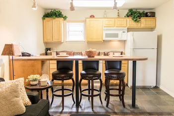 vineyard court designer suites hotel