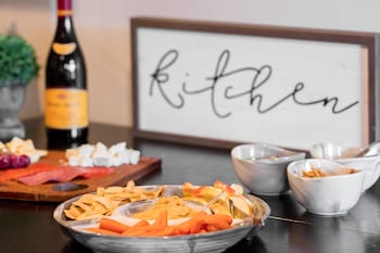 vineyard court designer suites hotel