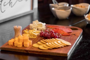 vineyard court designer suites hotel