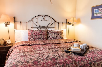 vineyard court designer suites hotel