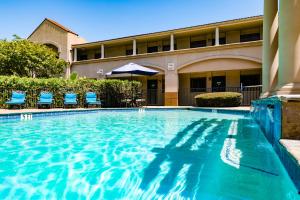 Vineyard Court Designer Suites Hotel,College Station>>Brazos,3 star