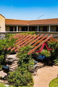 Vineyard Court Designer Suites Hotel,College Station>>Brazos,3 star