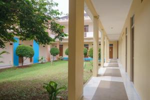 reddoorz syariah plus wisma bougenville karawaci