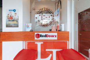 reddoorz near mercado del lago