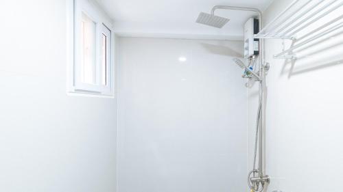 reddoorz near mercado del lago