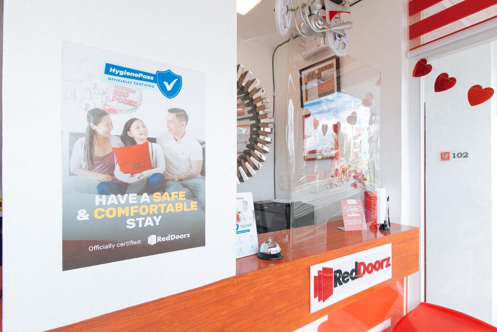 reddoorz near mercado del lago