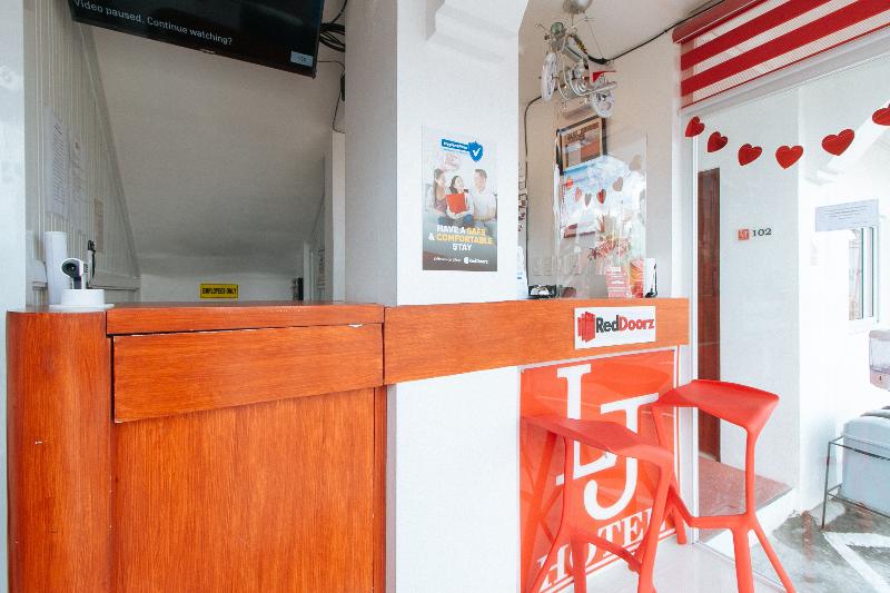 reddoorz near mercado del lago