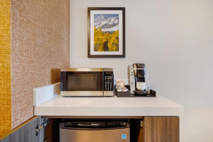 hilton garden inn colorado springs airport