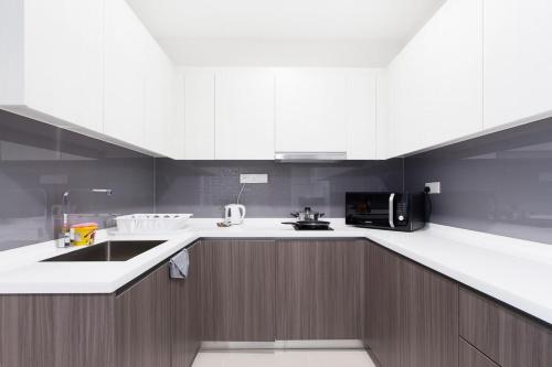 modern high floor suasana suites 05 in jb