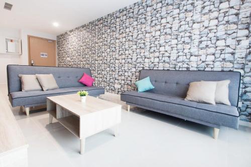 modern high floor suasana suites 05 in jb