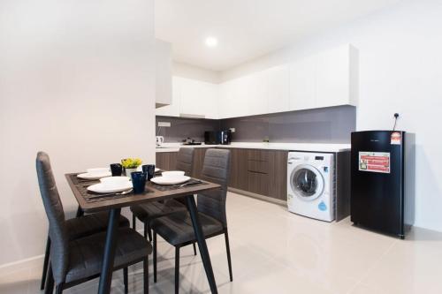 modern high floor suasana suites 05 in jb
