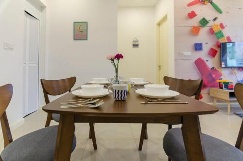 3br dpristine suite stunning views and near legoland