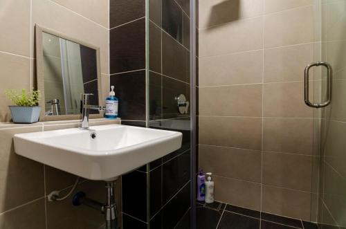 3br dpristine suite stunning views and near legoland