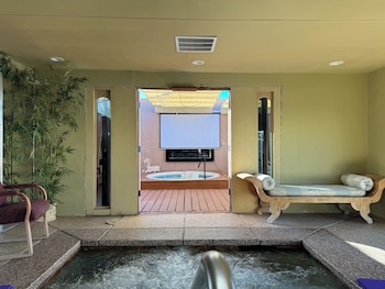 mi kasa hot springs 420 adults only clothing optional