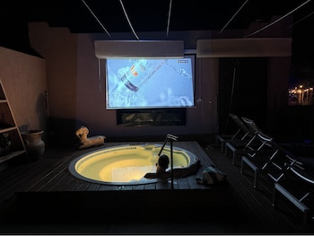 mi kasa hot springs 420 adults only clothing optional