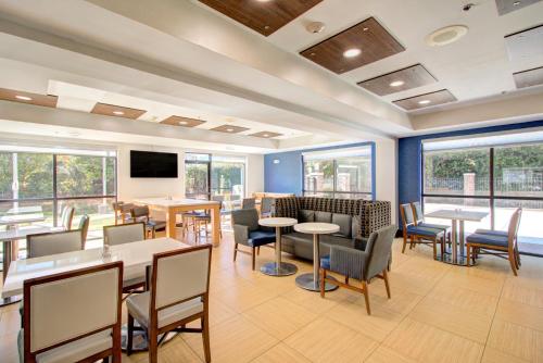 holiday inn express and suites charlotte concord i 85 by ihg