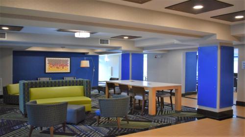 holiday inn express and suites charlotte concord i 85 by ihg